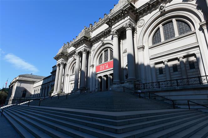  Quang cảnh bên ngoài Bảo tàng Nghệ thuật Metropolitan ở thành phố New York (Mỹ) thời điểm dịch COVID-19 bùng phát mạnh, ngày 4-5-2020. Ảnh: AFP/TTXVN