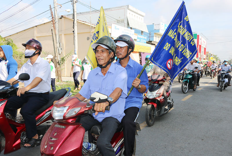 Lực luợng tham gia diễu hành tuyên truyền PCTHTL.