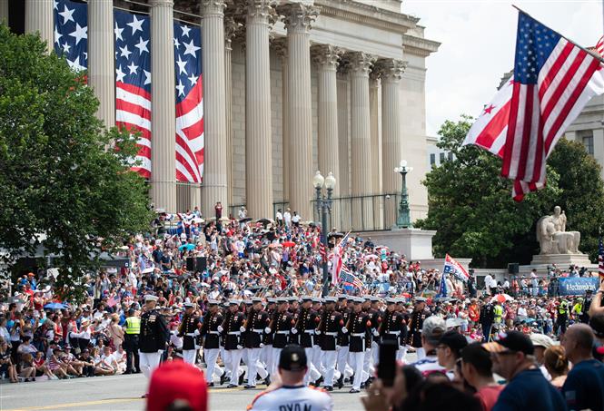  Binh sĩ Mỹ tham gia diễu binh nhân kỷ niệm Ngày Quốc khánh Mỹ tại Washington, DC ngày 4-7-2019. Ảnh: AFP/TTXVN