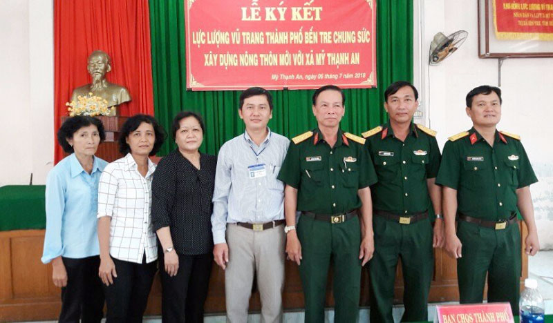 Phát huy truyền thống anh hùng, đoàn kết, sáng tạo, nêu cao trách nhiệm Lực lượng vũ trang TP. Bến Tre tại lễ ký kết chung tay cùng xã Mỹ Thạnh An xây dựng nông thôn mới.