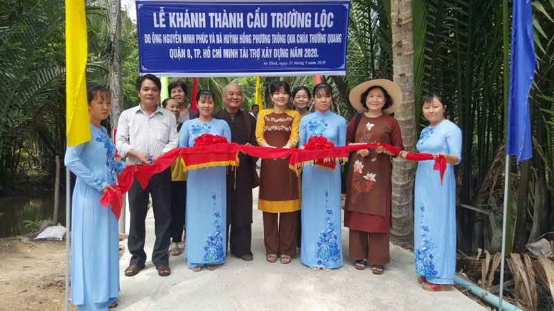 Cắt băng khánh thành cầu Trường Lộc. Ảnh: Ngọc Vũ