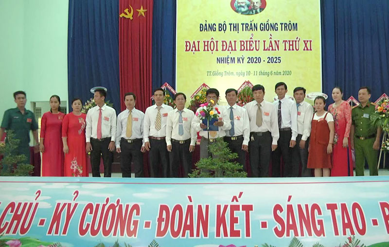 Ban Chấp hành Đảng bộ Thị trấn nhiệm lỳ mới ra mắt hứa hẹn. Ảnh:Trần Diệp