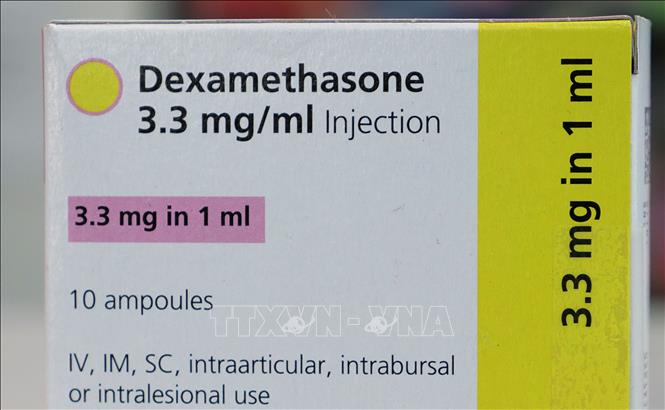 Thuốc kháng viêm dexamethasone được bán tại hiệu thuốc ở London, Anh ngày 16-6-2020. Ảnh: AFP/TTXVN