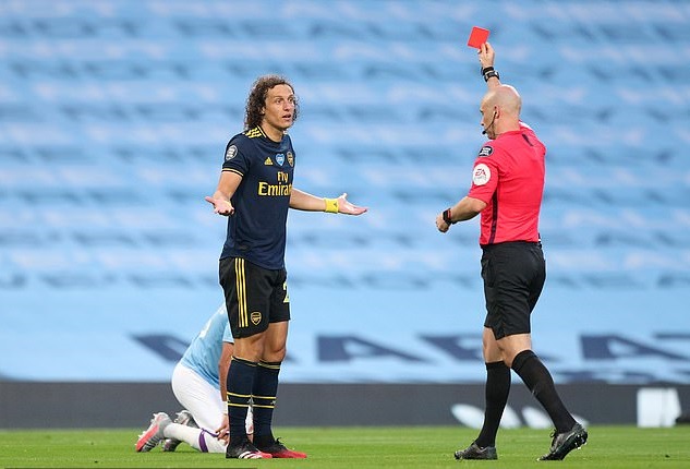 David Luiz là tội đồ khiến Arsenal thua thảm Man City