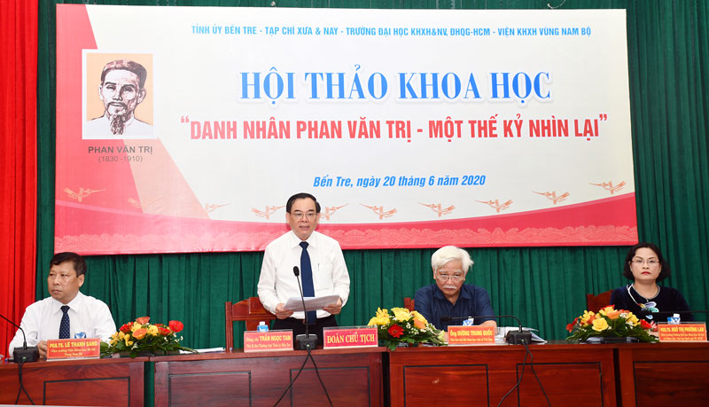 Phó bí thư Thường trực Tỉnh ủy Trần Ngọc Tam phát biểu tại hội thảo.