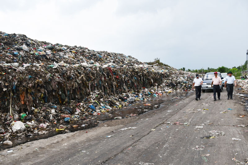 Đoàn đại biểu HĐND tỉnh khảo sát Nhà máy Xử lý rác thải Bến Tre.