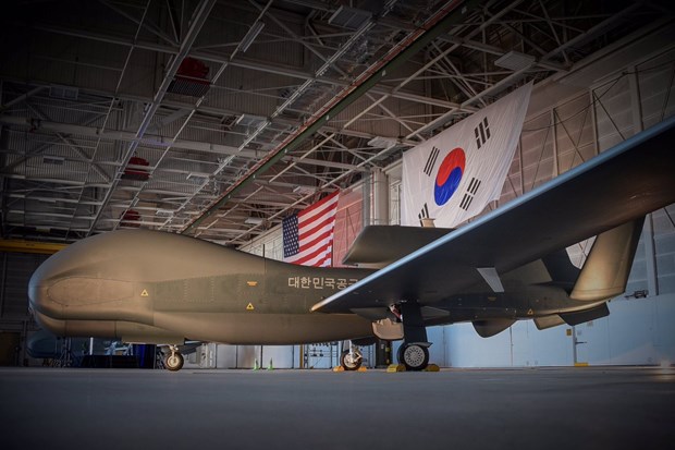 Máy bay không người lái tân tiến Global Hawk. (Ảnh: The Diplomat)