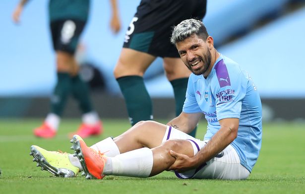 Aguero đang dính chấn thương đầu gối