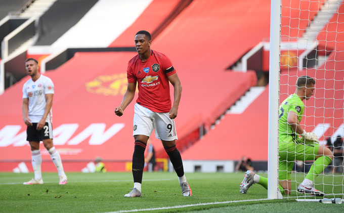 Martial tỏa sáng với 1 cú hat-trick