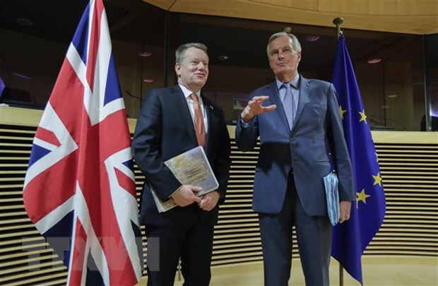 Anh và EU tiếp tục bất đồng trong đàm phán thương mại hậu Brexit Trưởng đoàn đàm phán Brexit của Anh David Frost (trái) và người đồng cấp EU Michel Barnier (phải) tại vòng đàm phán đầu tiên hậu Brexit ở Brussels, Bỉ ngày 2-3-2020. Nguồn: AFP/TTXVN