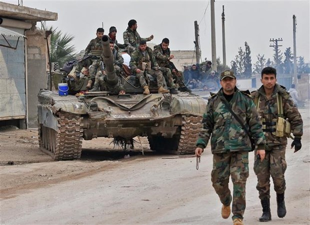 Binh sỹ Syria tiến vào làng Tall Touqan thuộc tỉnh Idlib, Tây Bắc Syria ngày 5-2-2020. (Nguồn: AFP/TTXVN)