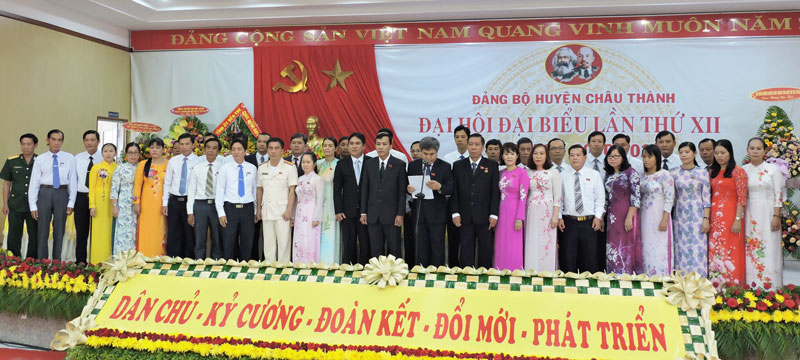 Bế mạc Đại hội đại biểu Đảng bộ huyện Châu Thành Ban Chấp hành Đảng bộ huyện Châu Thành nhiệm kỳ 2020 - 2025 ra mắt trước Đại hội.
