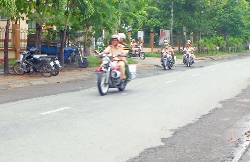 Lực lượng Công an huyện ra quân tuần tra, kiểm soát. Ảnh: Văn Minh