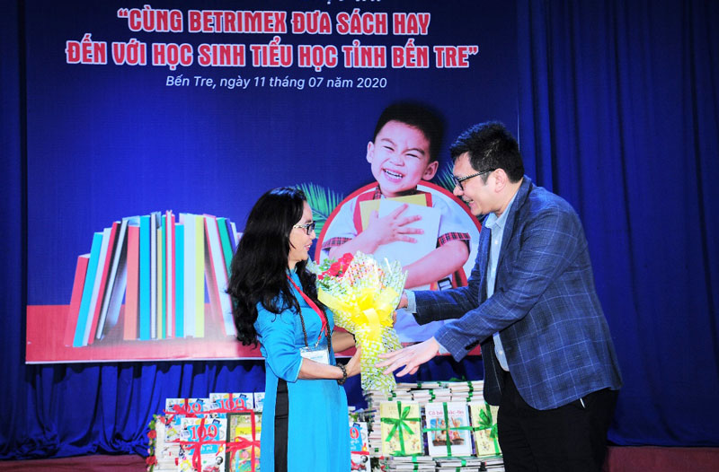 “Cùng Betrimex đưa sách hay đến với học sinh tiểu học tỉnh Bến Tre” Công ty Betrimex đồng hành cùng “Dự án Sách hay cho học sinh tiểu học” với mong muốn phát triển văn hóa đọc ở thế hệ trẻ.