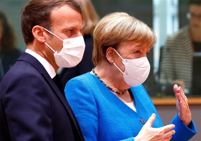 Tổng thống Pháp Emmanuel Macron (trái) và Thủ tướng Đức Angela Merkel tại Hội nghị thượng đỉnh EU ở Brussels, Bỉ, ngày 18-7-2020. Ảnh: AFP/ TTXVN