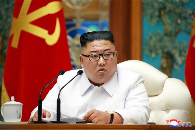 Nhà lãnh đạo Triều Tiên Kim Jong-un tại cuôc họp khẩn về dịch COVID-19 tại Bình Nhưỡng, ngày 26-7-2020. Ảnh: YONHAP/TTXVN