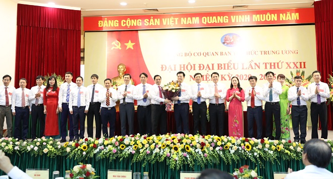 Ban Chấp hành ra mắt đại hội.