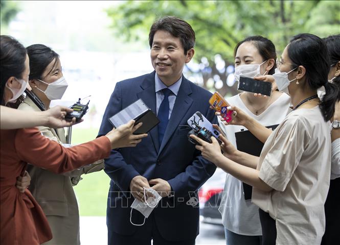 Tân Bộ trưởng Bộ Thống nhất Hàn Quốc Lee In-young trả lời phỏng vấn tại Seoul, ngày 27-7-2020. Ảnh: YONHAP/TTXVN