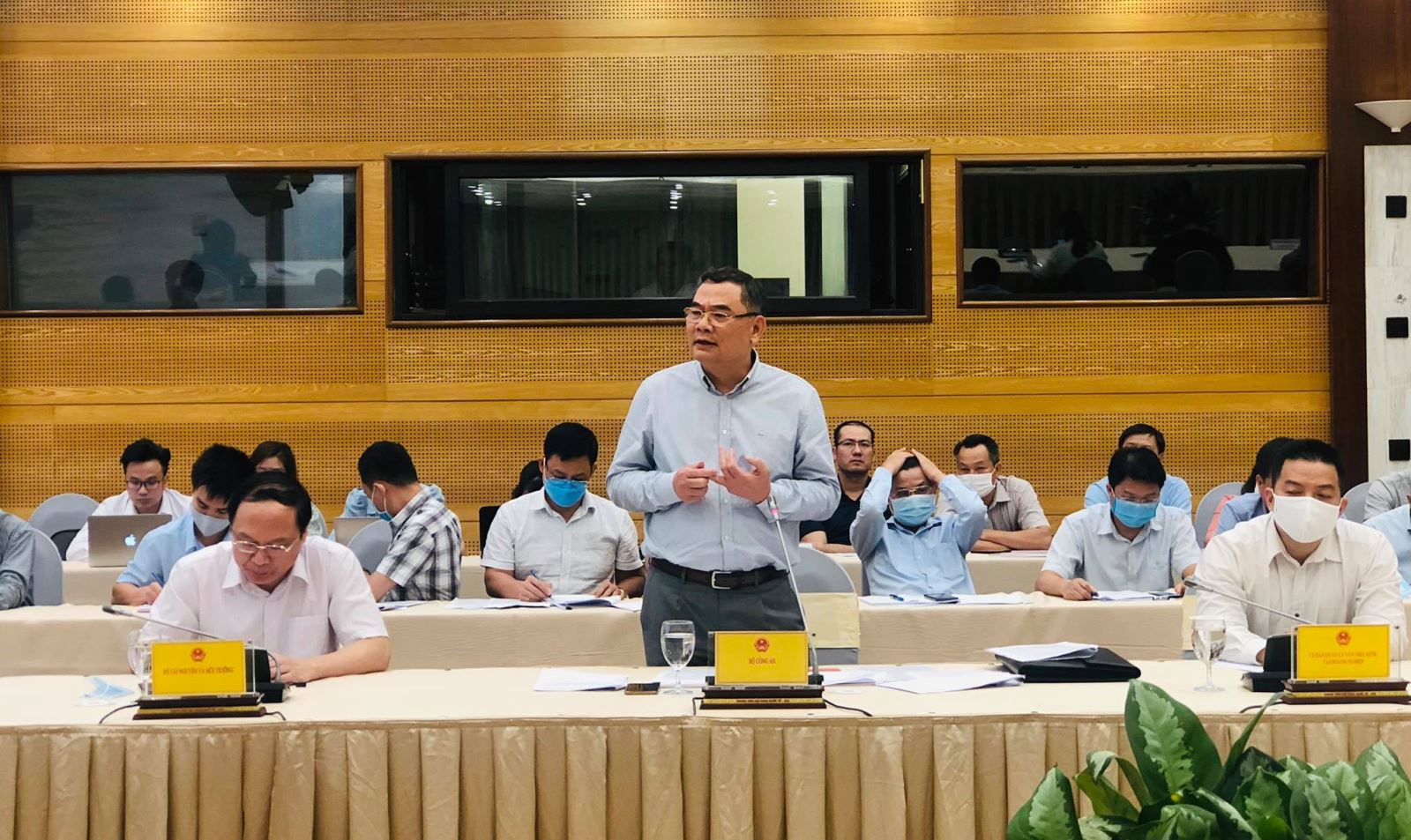 Đề xuất thi tốt nghiệp THPT thành 2 đợt; khoanh xử lý dịch COVID-19; xuất siêu đạt 6,5 tỷ USD Thiếu tướng Tô Ân Xô, Chánh Văn phòng Bộ Công an cung cấp thông tin về việc bắt giữ nhiều người thâm nhập vào biên giới. Ảnh: Viết Tôn