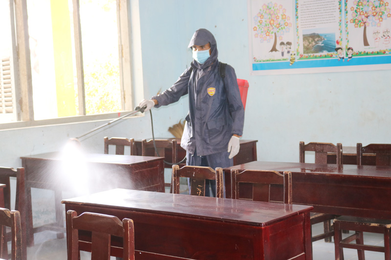 Lực lượng phun thuốc diệt khuẩn phòng chống dịch Covid-19