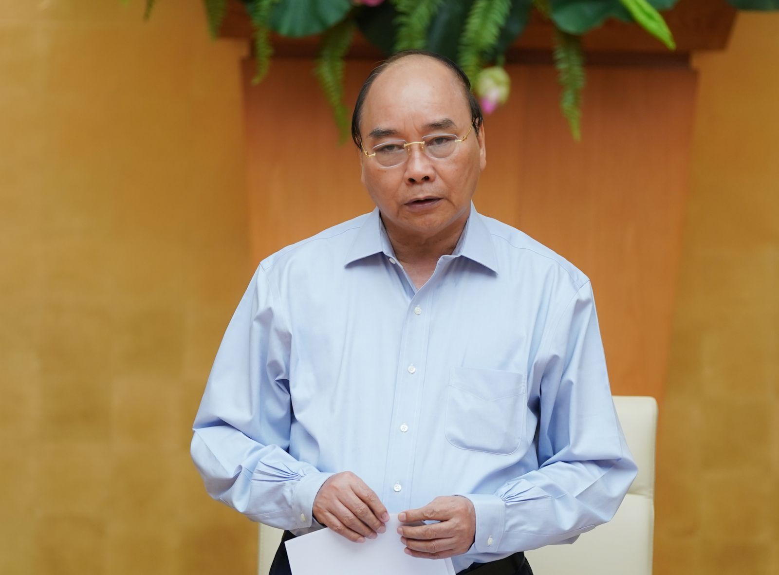 Thủ tướng Nguyễn Xuân Phúc yêu cầu các địa phương đang có dịch phải kịp thời tăng cường, bảo đảm có đủ vật tư, sinh phẩm phục vụ xét nghiệm