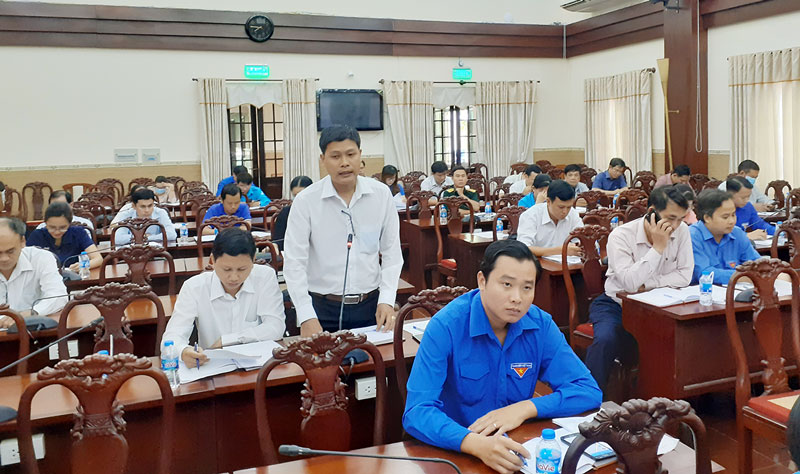 Đại biểu tham gia phát biểu tại hội nghị.
