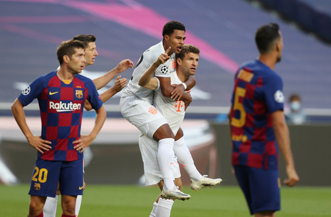 Hủy diệt Barcelona, Bayern hiên ngang vào bán kết Mueller mở màn cho bữa tiệc bàn thắng của Bayern