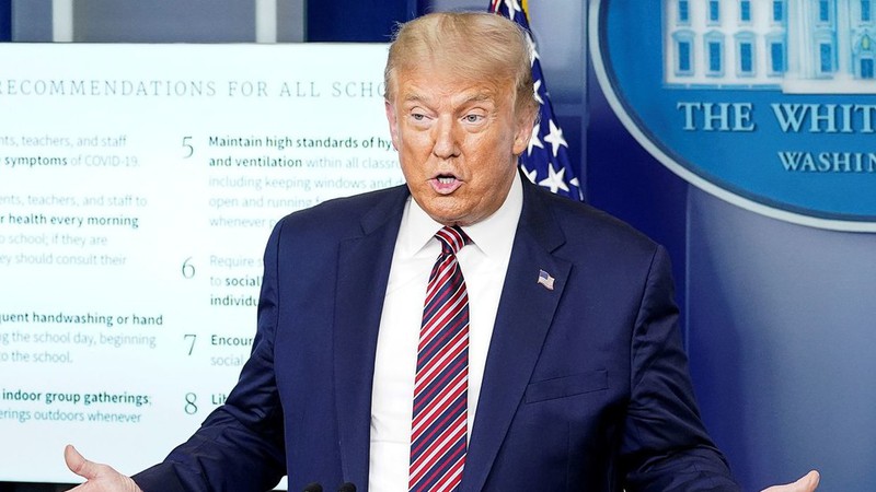 Biden đề nghị đeo khẩu trang bắt buộc, Trump phản bác “người Mỹ phải có tự do“ Tổng thống Mỹ Donald Trump. Ảnh: Reuters