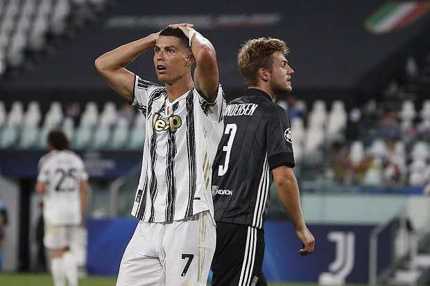 Ronaldo rất thất vọng khi Juventus thua Lyon ở vòng 1/8 Champions League mùa này