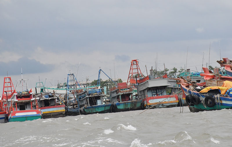 Khu vực Tiện Tôm, xã An Thủy tập trung rất nhiều tàu thuyền đánh bắt từ các nơi.