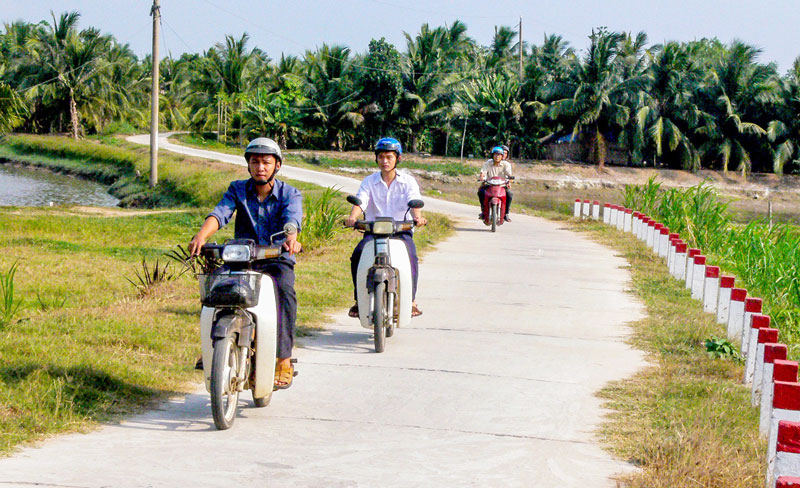 Đường giao thông nông thôn ở Hưng Phong, Giồng Trôm.  Ảnh: Thiên Anh