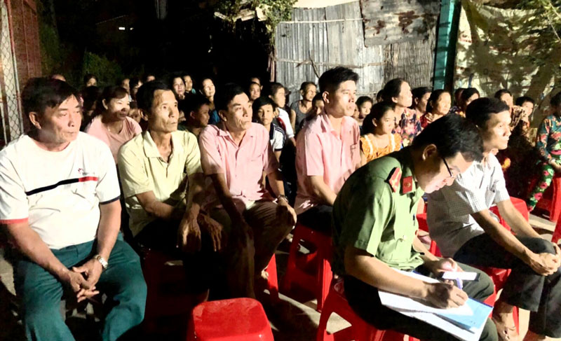 Câu lạc bộ Phụ nữ với pháp luật xã Phú Lễ hoạt động hiệu quả Sinh hoạt CLB Phụ nữ với pháp luật tại ấp Phú Khương, xã Phú Lễ.