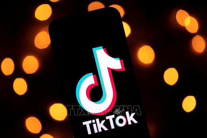  Biểu tượng TikTok trên một màn hình điện thoại ở Paris, Pháp. Ảnh: AFP/TTXVN