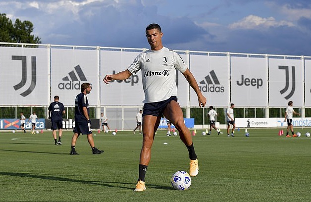 Ronaldo đã trở lại tập luyện để chuẩn bị cho mùa giải mới