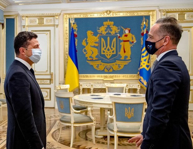 Tổng thống Ukraine Volodymyr Zelenskiy (trái) và Ngoại trưởng Đức Heiko Maas tại Kiev. Nguồn: wtvbam.com