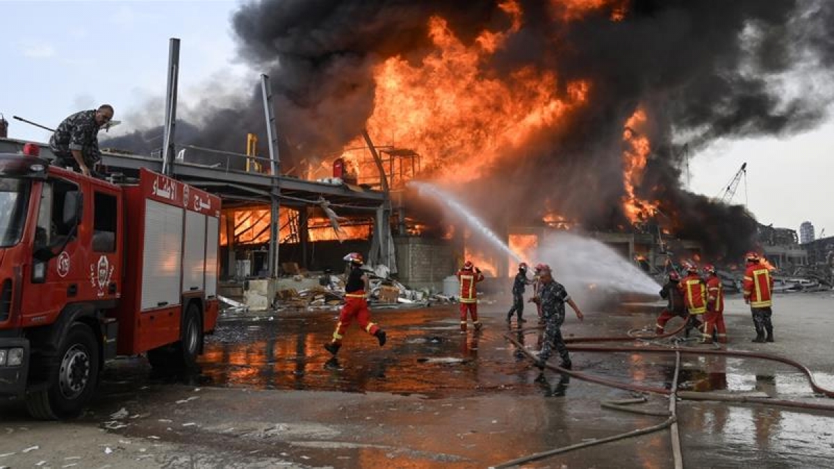 Lại thêm một vụ cháy lớn chưa rõ nguyên nhân xảy ra tại cảng Beirut (Lebanon) Ảnh: Reuters