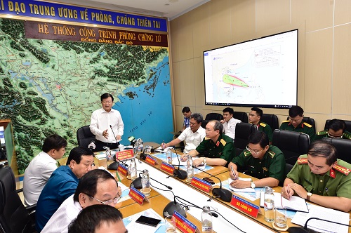 Phó thủ tướng: Hết sức cảnh giác, chủ động ứng phó bão số 5 Phó thủ tướng Trịnh Đình Dũng phát biểu tại cuộc họp. Ảnh: VGP/Đoàn Bắc