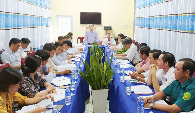 Bí thư huyện ủy - Chủ tịch UBND huyện Nguyễn Văn Dũng phát biểu chỉ đạo tại buổi làm việc.