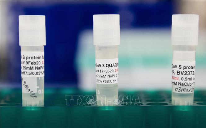 Giới thiệu vaccine ngừa COVID-19 do Công ty Novavax phát triển tại Gaithersburg, bang Maryland, Mỹ ngày 20-3-2020. Ảnh minh họa: AFP/TTXVN