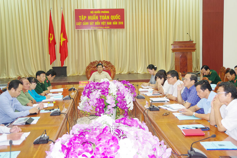 Bến Tre tham gia tập huấn Luật Cảnh sát biển Việt Nam Quang cảnh buổi tập huấn Luật Cảnh sát biển Việt Nam tại điểm cầu Bến Tre.
