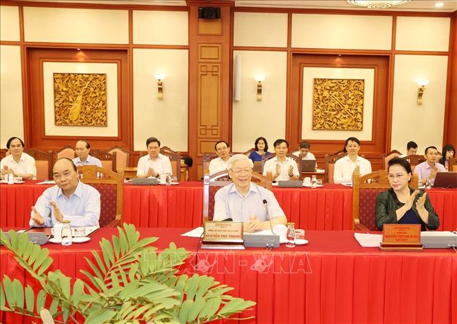 Bộ Chính trị làm việc với Ban Thường vụ Thành ủy Hà Nội Tổng Bí thư, Chủ tịch nước Nguyễn Phú Trọng phát biểu tại buổi làm việc với Ban Thường vụ Thành ủy Hà Nội.