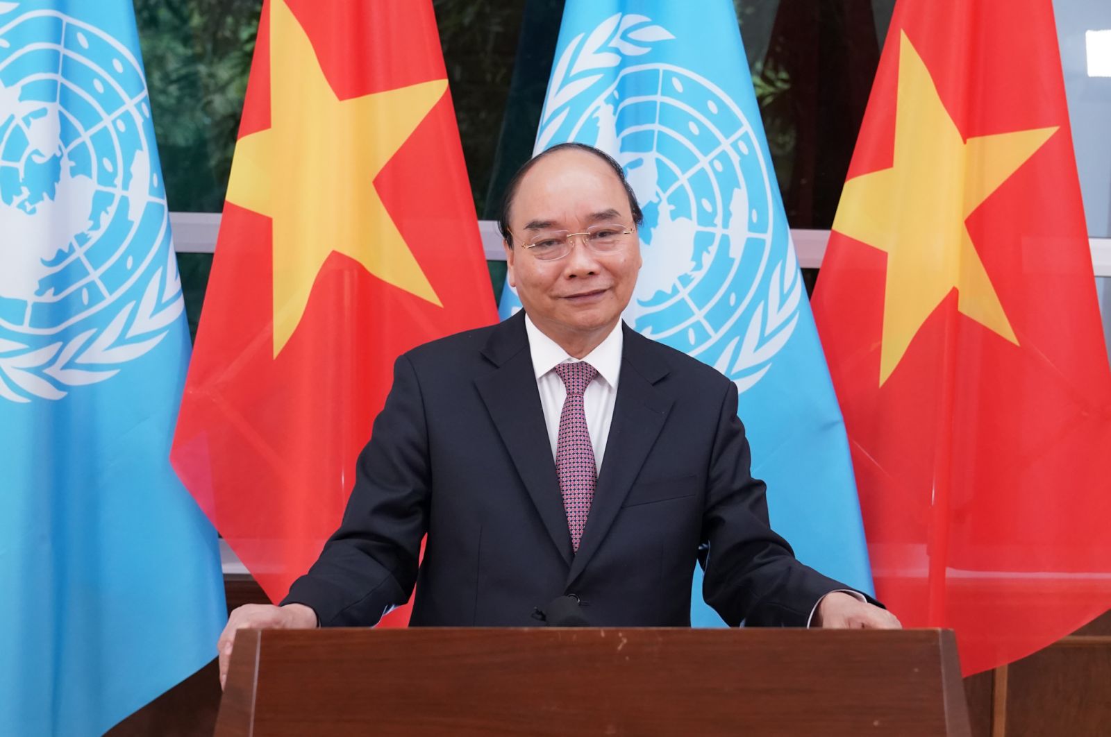 Thông điệp của Thủ tướng Nguyễn Xuân Phúc gửi phiên họp cấp cao Liên hợp quốc Thủ tướng Chính phủ Nguyễn Xuân Phúc: Thực tại càng cam go, thử thách, chúng ta càng cần đoàn kết, hợp tác, tăng cường chủ nghĩa đa phương với trung tâm là LHQ. Ảnh: VGP/Quang Hiếu