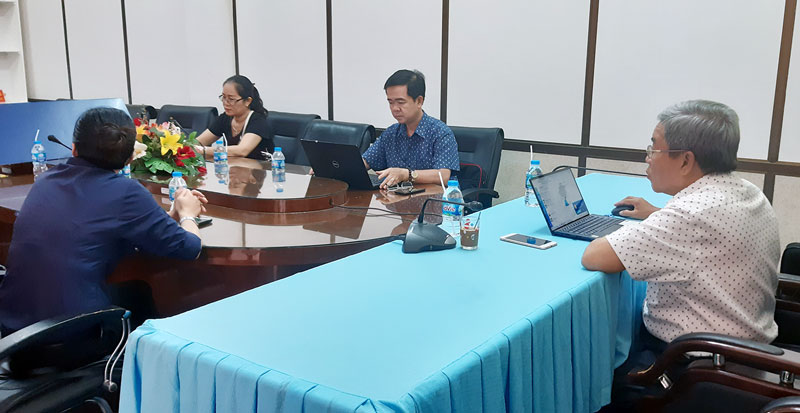 Sơ kết công tác triển khai ứng dụng Bluezone Quang cảnh hội nghị tại điểm cầu Bến Tre.