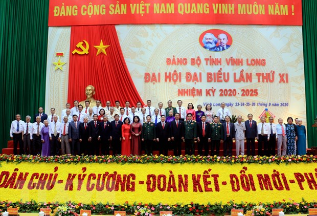 Khai mạc Đại hội Đại biểu Đảng bộ tỉnh Vĩnh Long nhiệm kỳ 2020-2025 Ông Ngô Xuân Lịch, Ủy viên Bộ Chính trị, Phó bí thư Quân ủy Trung ương, Bộ trưởng Bộ Quốc phòng với các đại biểu tham dự đại hội. Ảnh: Phạm Minh Tuấn/TTXVN