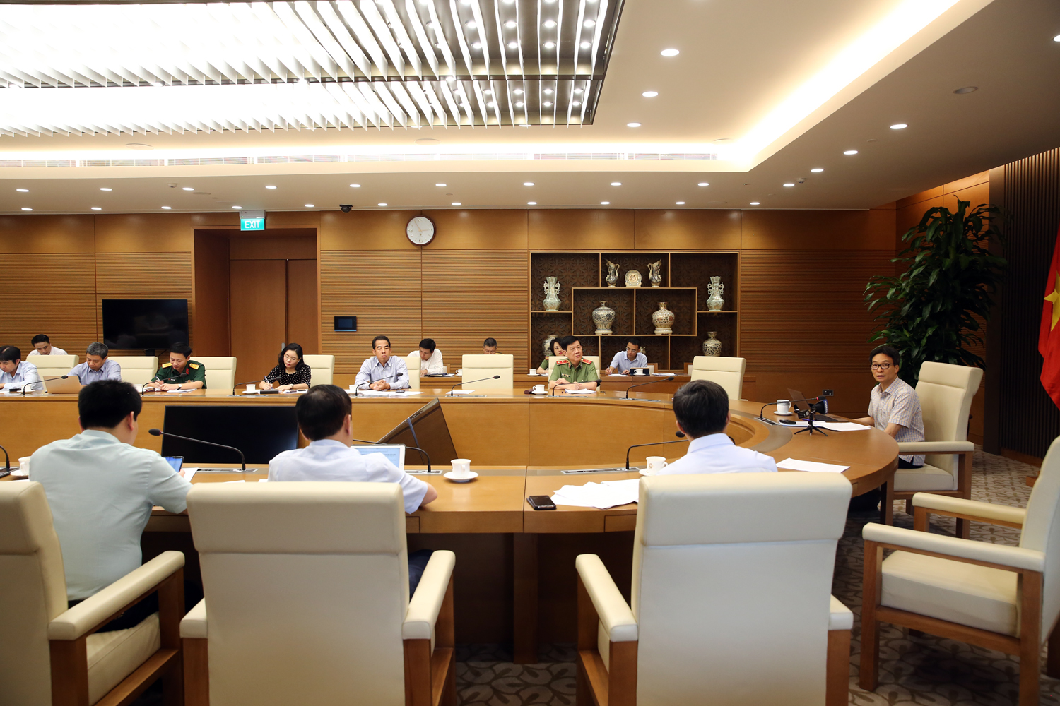 Chuyển hướng dẫn phòng, chống dịch thành đầu việc chi tiết, cụ thể Bên cạnh những biện pháp mang tính khuyến nghị, chúng ta cần có các quy định mang tính bắt buộc trong thực hiện phòng, chống dịch. Ảnh: VGP/Đình Nam