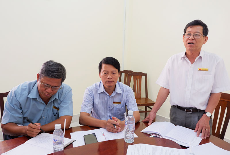 Phó bí thư thường trực Huyện ủy Phạm Văn Bé Năm phát biểu chỉ đạo.