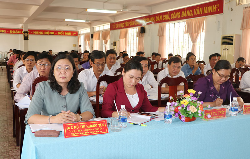 Các đại biểu tham dự hội nghị.