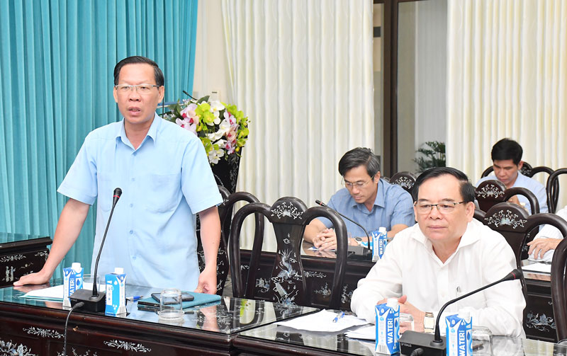 Họp mặt cán bộ hưu trí 9 tháng đầu năm 2020 Trao đổi của Bí thư Tỉnh ủy Phan Văn Mãi.