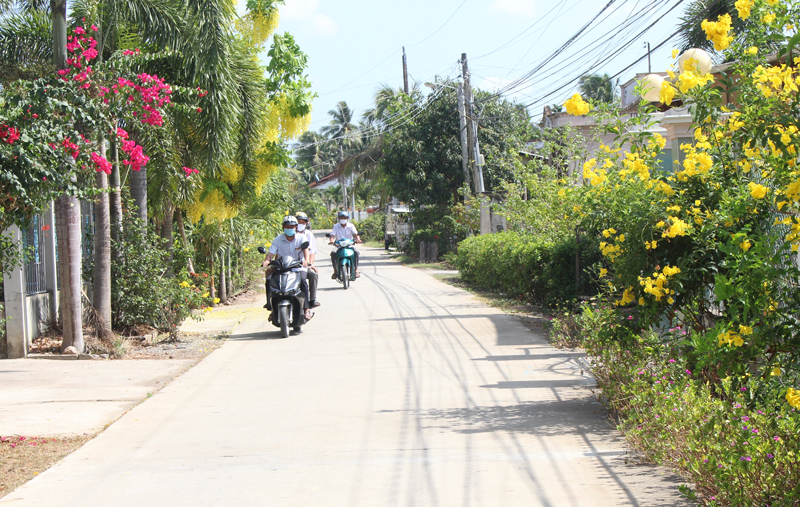 Bình Thành với mô hình vận động nhân dân đóng phí thu gom rác, xử lý rác Đường nông thôn xã Bình Thành ngày càng thông thoáng, sạch đẹp.