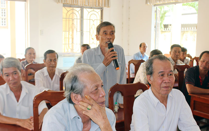 Diễn đàn “Công an lắng nghe ý kiến nhân dân” Người dân tham gia đóng góp ý kiến tại diễn đàn “Công an lắng nghe ý kiến nhân dân” xã Phú Thuận, huyện Bình Đại.